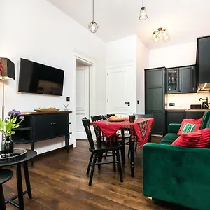  Apartment Wooden Horse - New - Old Town